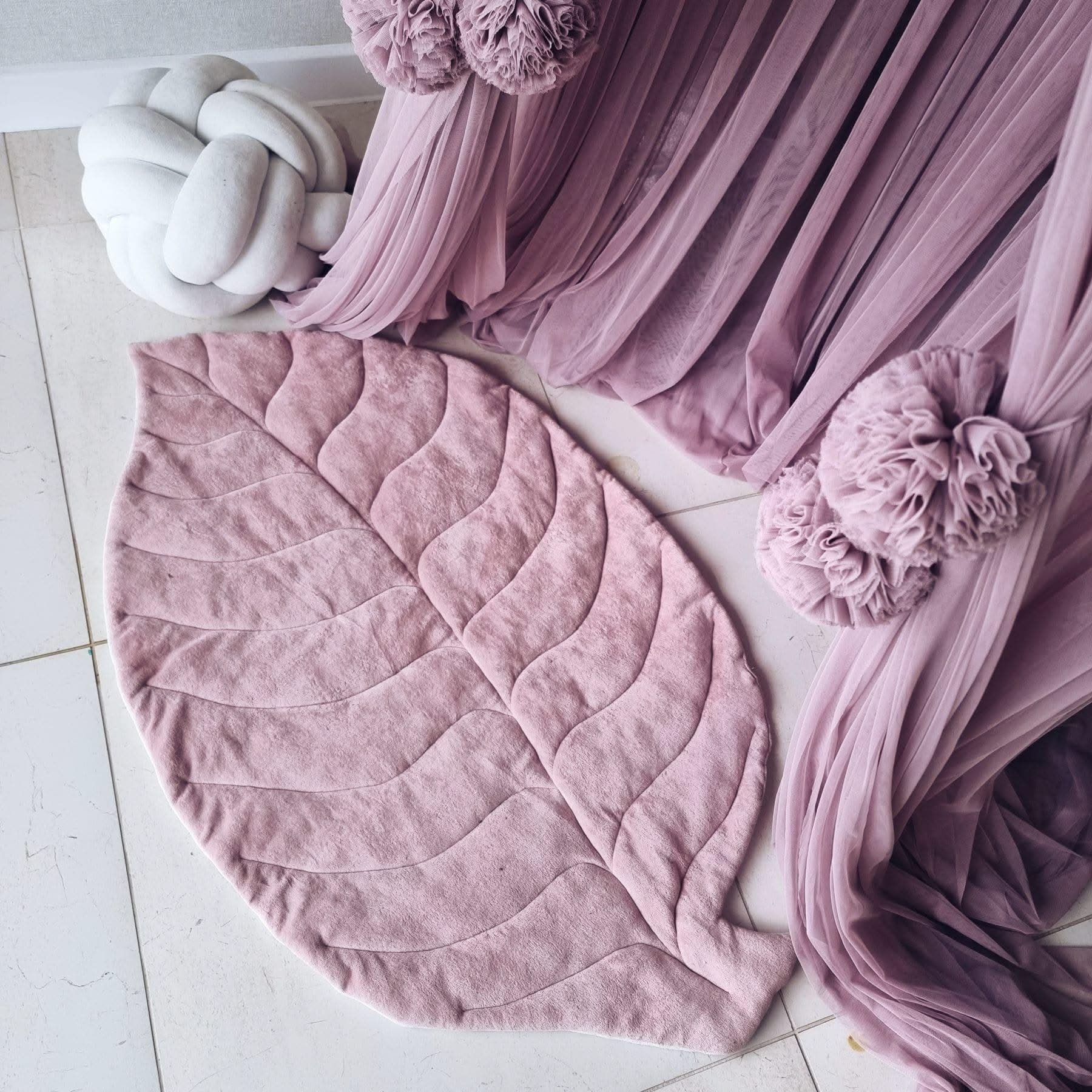 Baby leaf play mat light gray - KariStudio