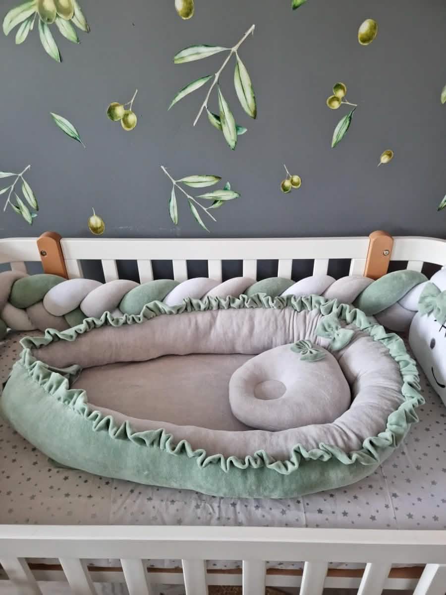 Personalized baby bedding set pistachio and beige - KariStudio