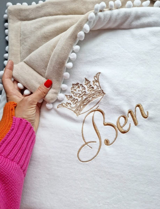 Personalized baby blanket with name. KARI studio.