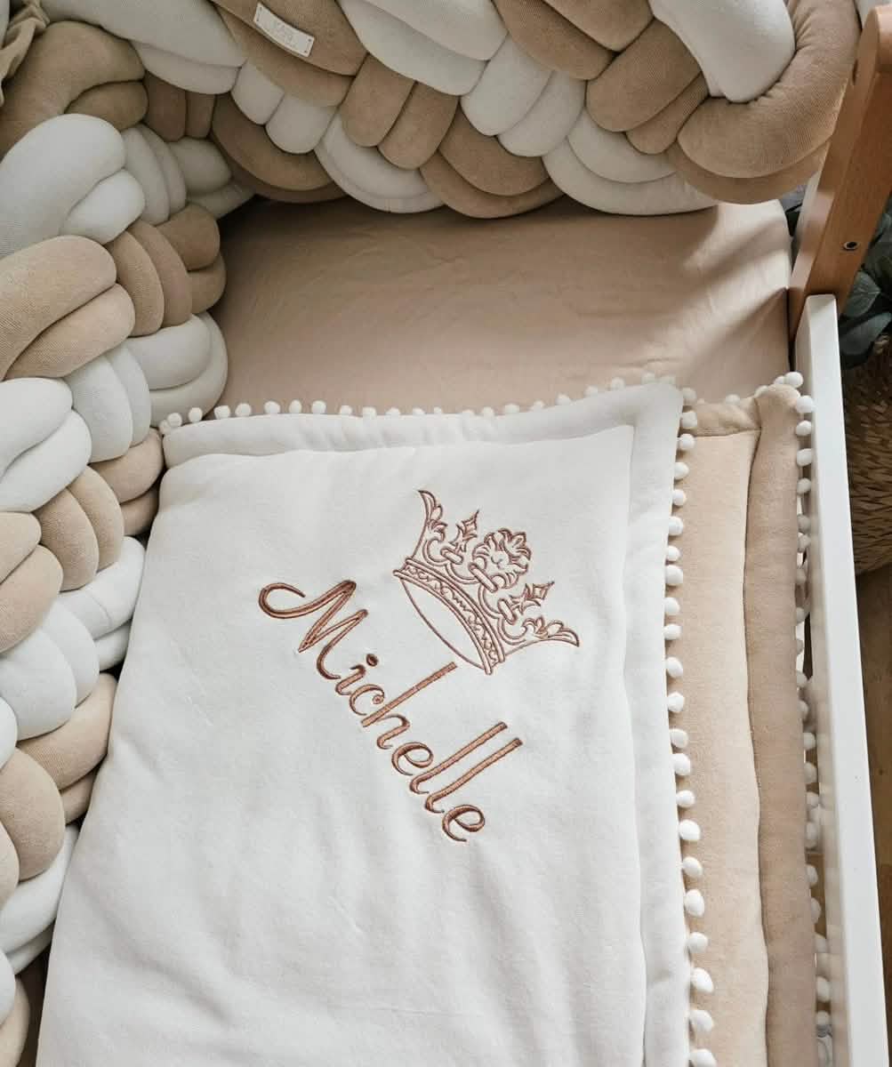 Personalized baby blanket with name. KARI studio.