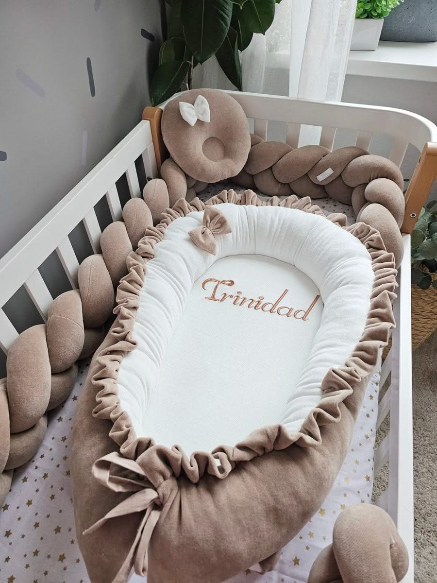 Baby nest with baby name and smal pillow. KARI studio