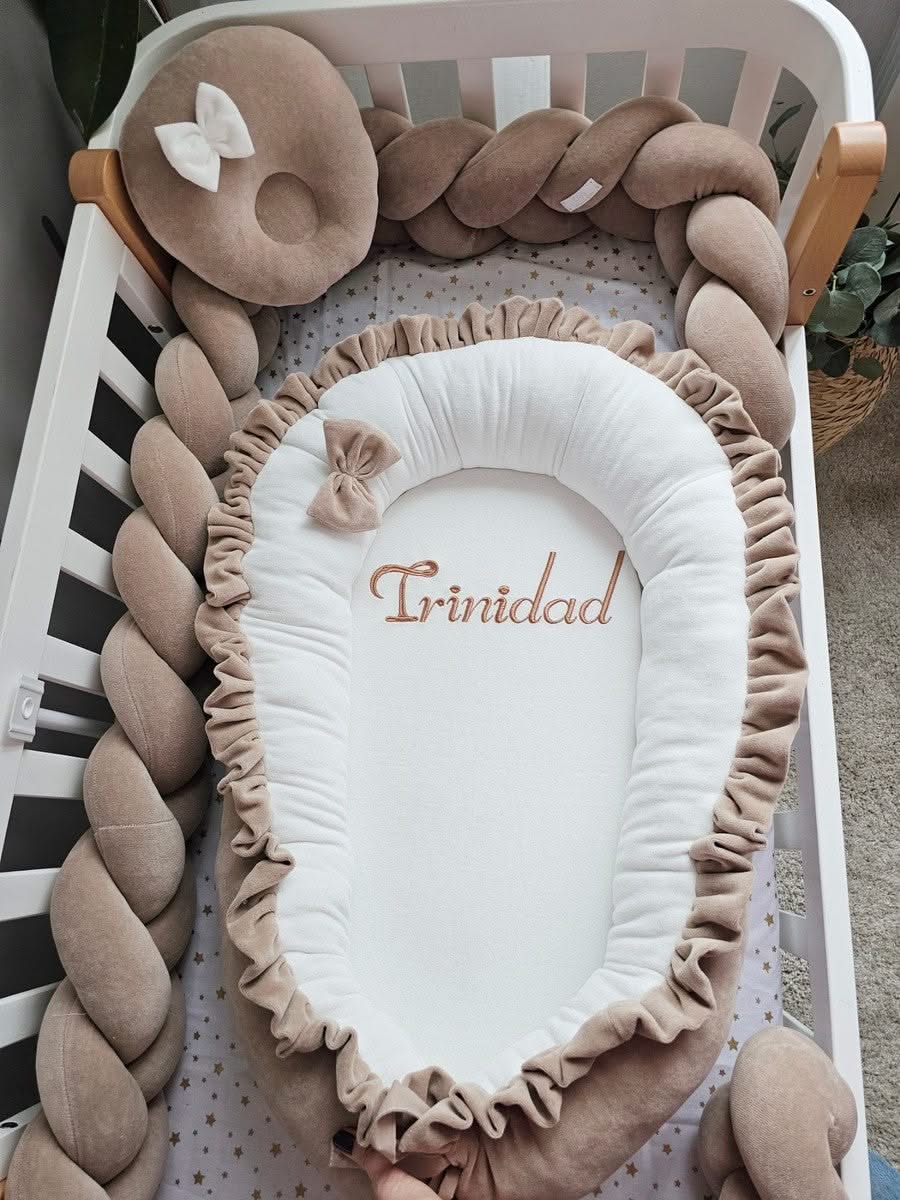 Baby nest with baby name and smal pillow. KARI studio