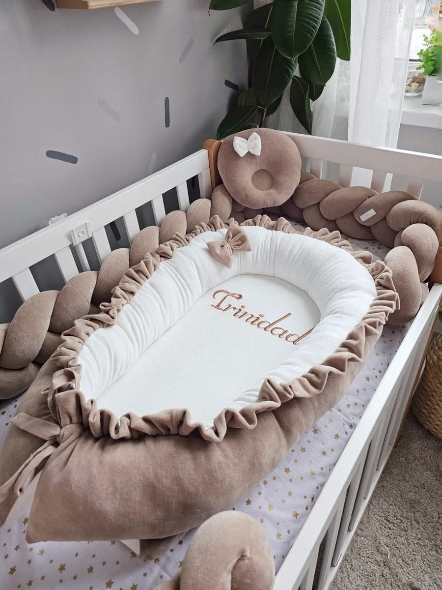 Baby nest with baby name and smal pillow. KARI studio