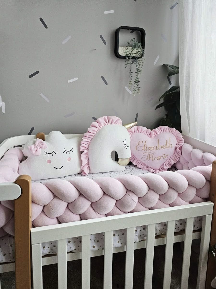 Exklusiv crib bumper set light pink. KARI studio