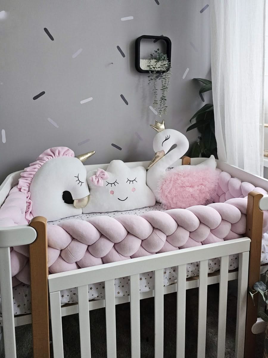 Exklusiv crib bumper set light pink. KARI studio