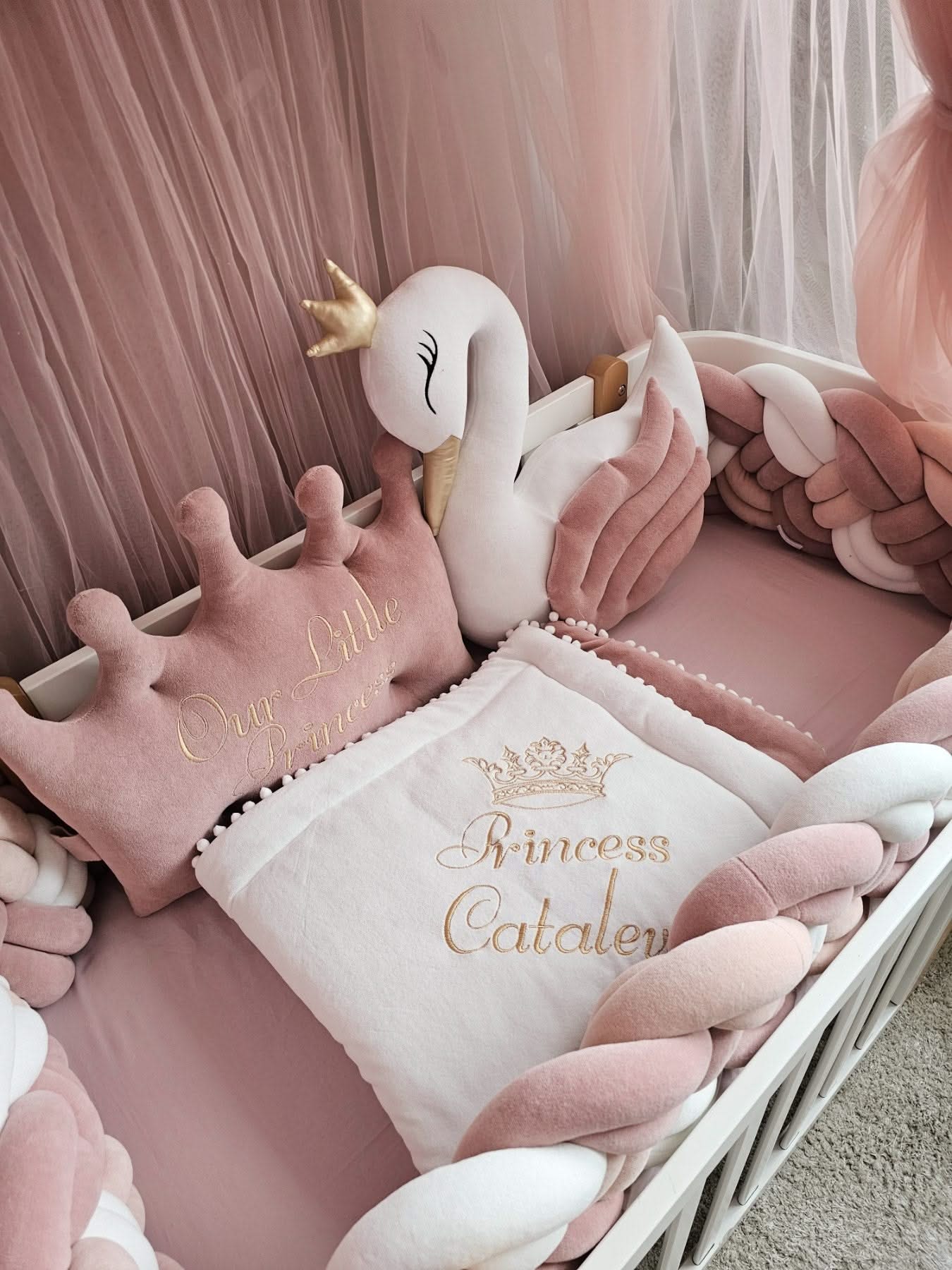 Premium Baby bedding set for crib. KARI studio