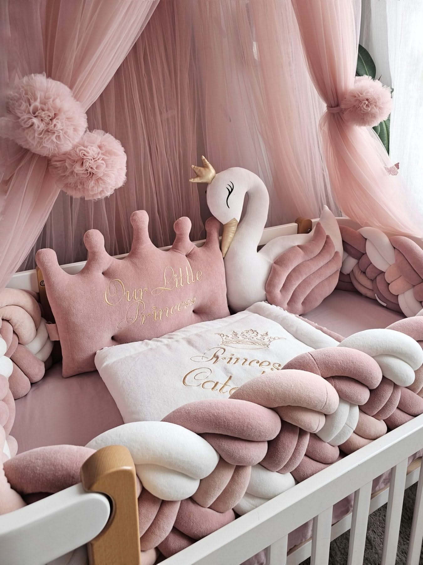 Premium Baby bedding set for crib. KARI studio