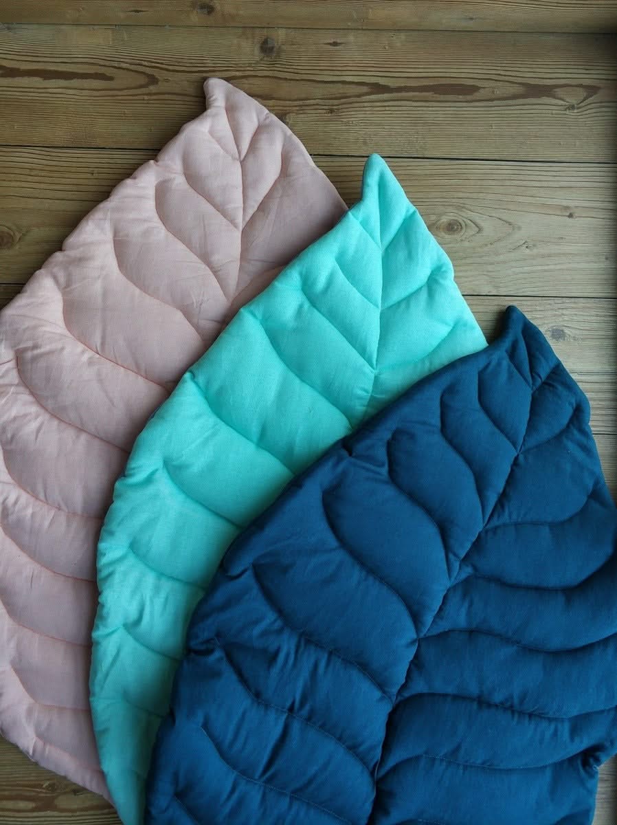 Baby linen leaf play mat emerald green - KariStudio