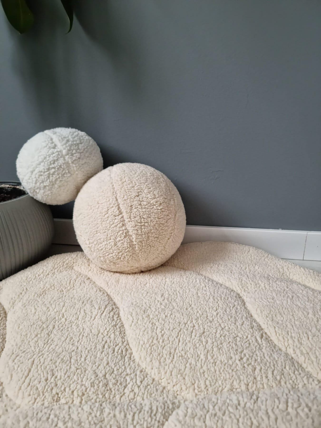 Baby shower gift activity leaf play mat - KariStudio