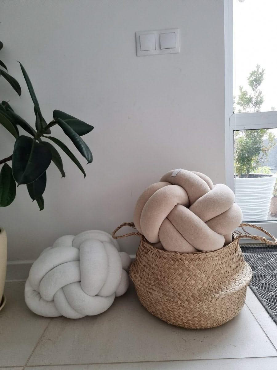 Knot pillow. Throw pillow - KariStudio