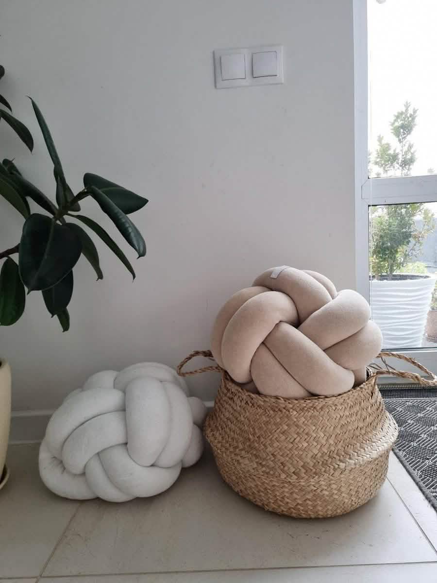 Knot pillow. Throw pillow - KariStudio