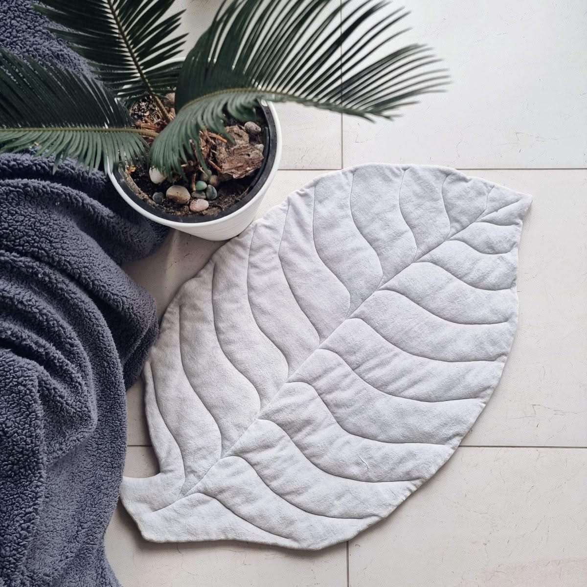 Baby leaf play mat pistachio - KariStudio