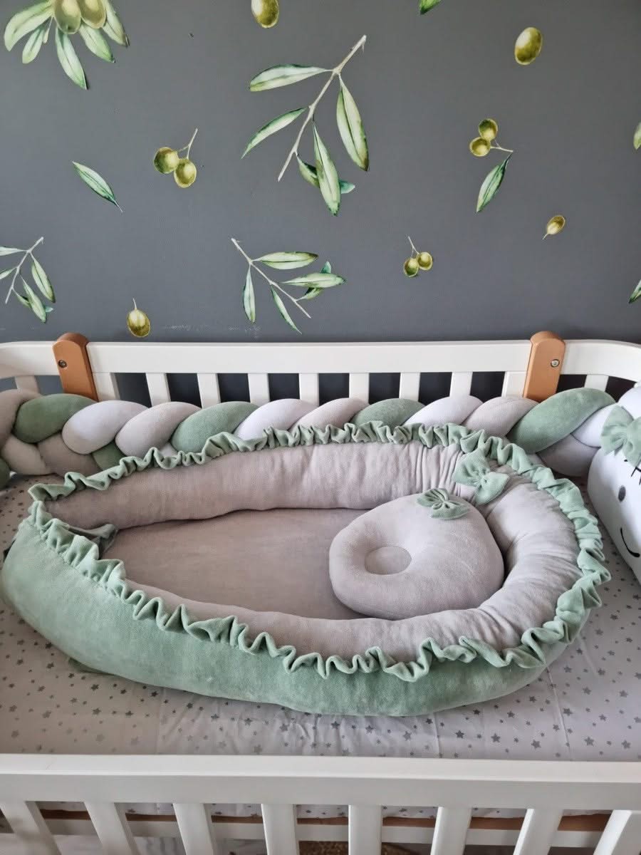 Personalized crib bumper set pistachio sage green - KariStudio