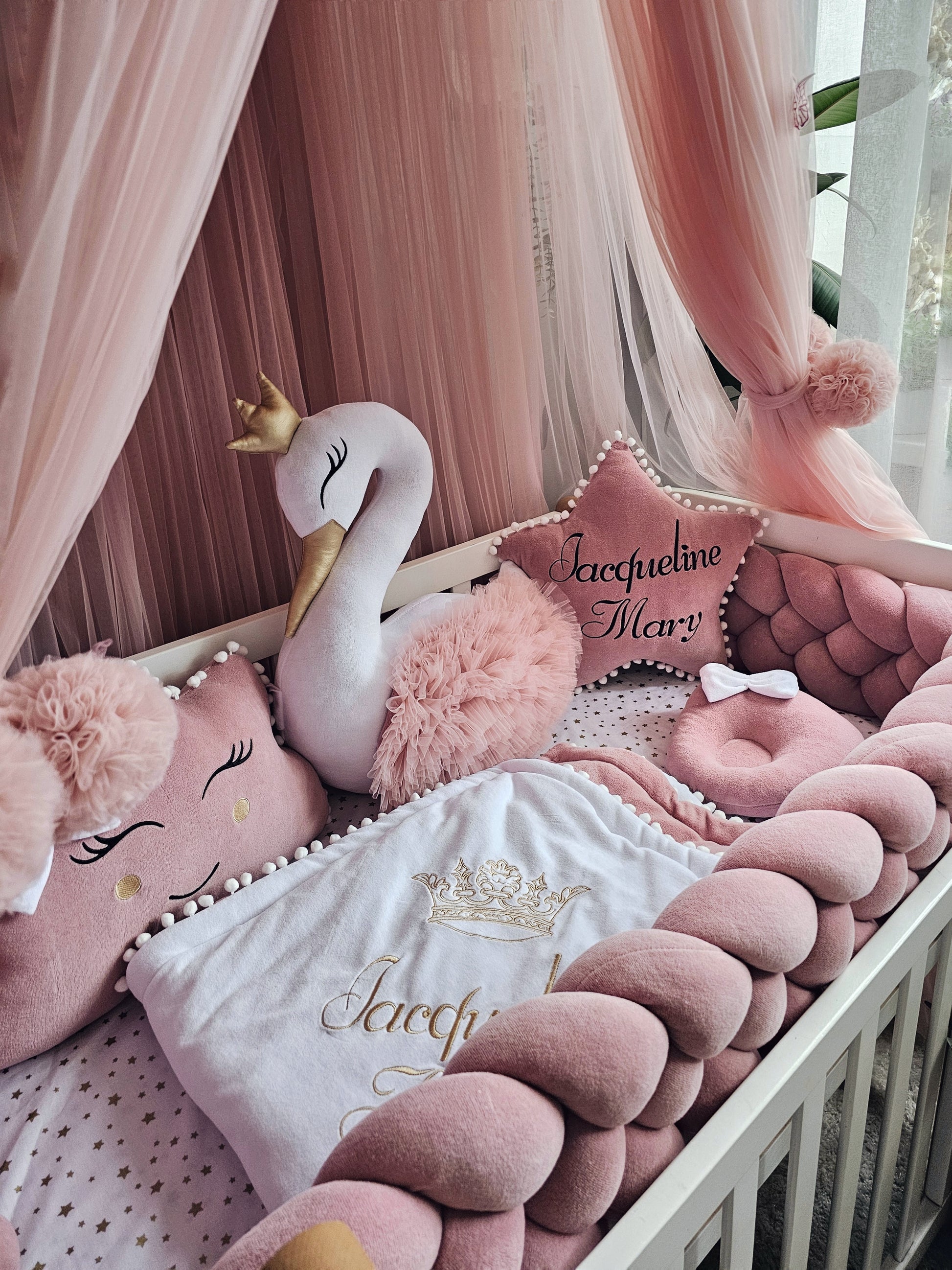 Luxury baby bedding with crib bumpers
