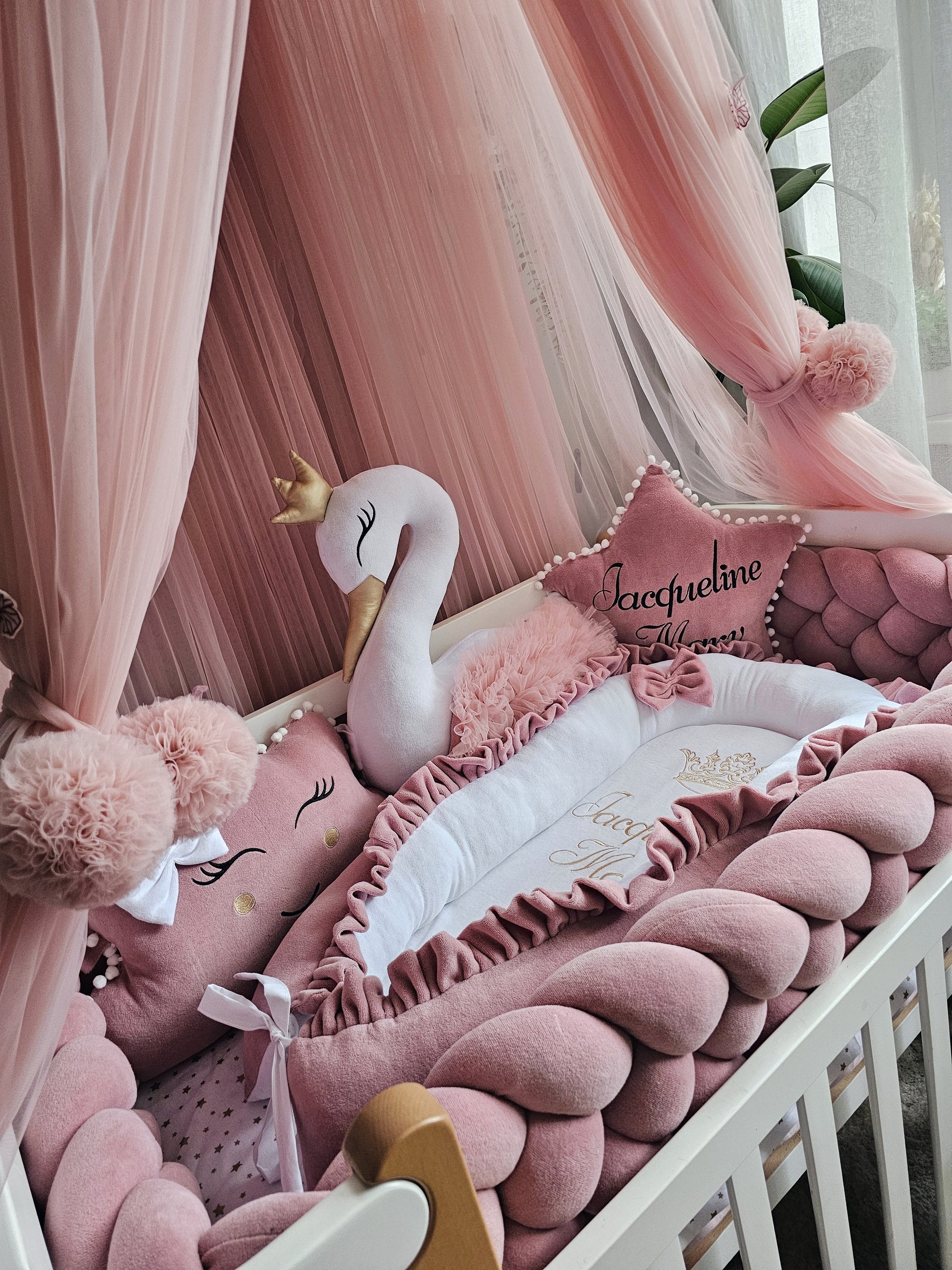 Luxury baby bedding with crib bumpers