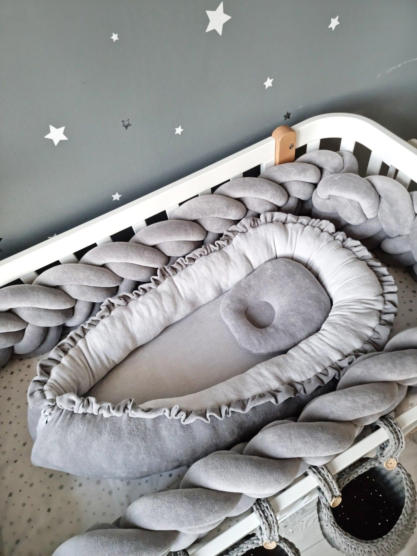 Personalized Baby bedding set for gray. Braided crib bumper - KariStudio