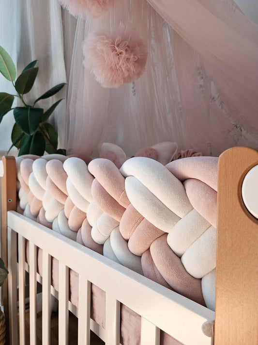 Braided crib bumper blush creamy 25 cm.