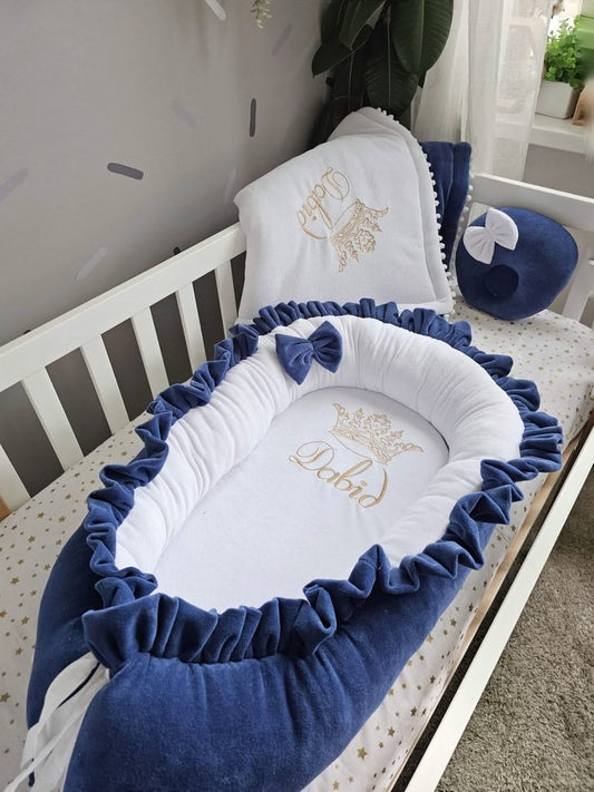 Baby nest with embroidered name navy blue. KARI studio