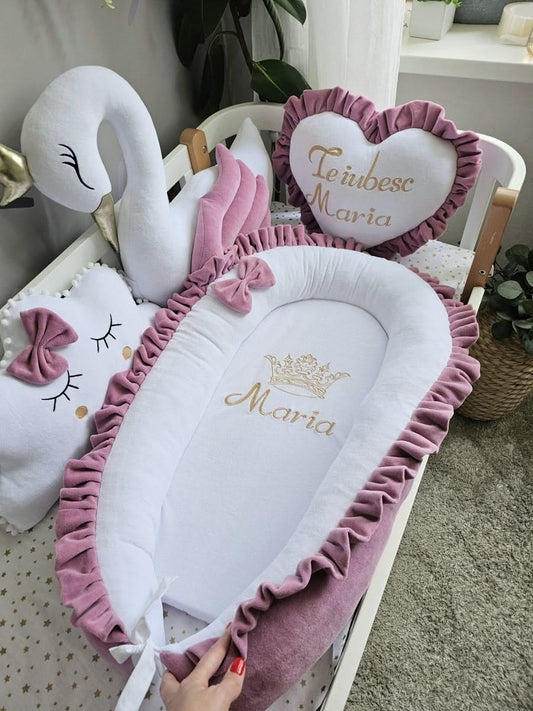 Personalized baby nest with embroidered name. KARI studio