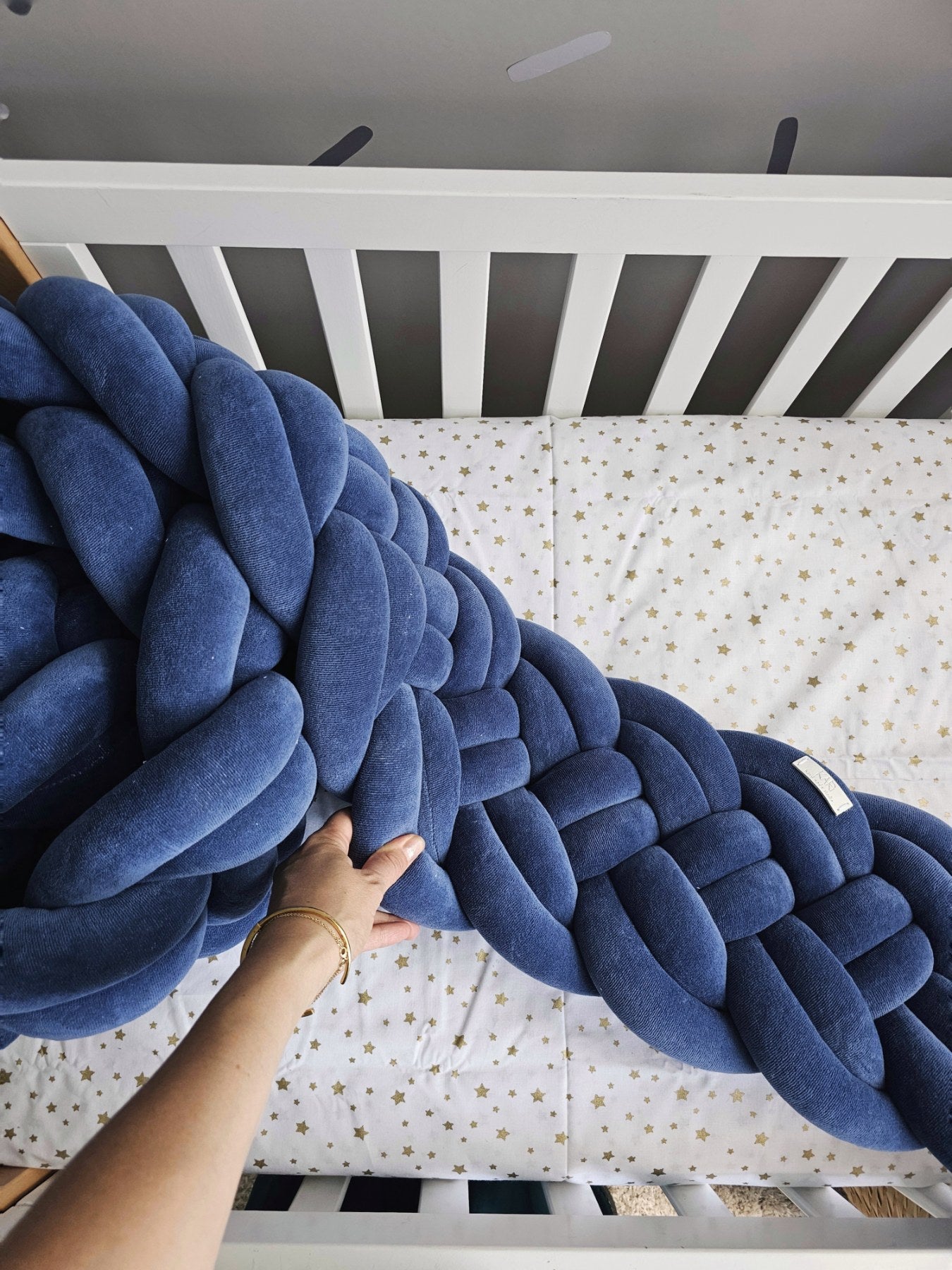 Navy blue crib bumper set for boy. Kari sudio