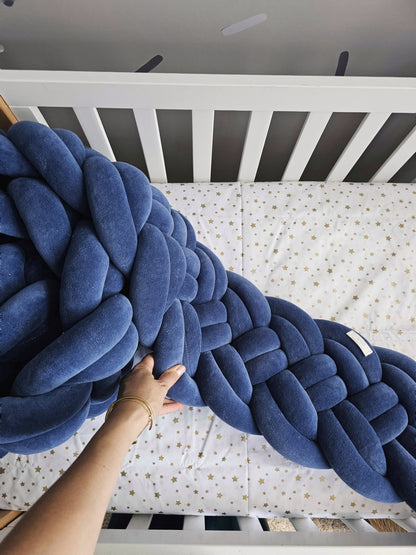 Navy blue crib bumper set for boy. Kari sudio