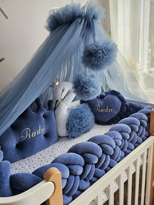 Navy blue crib bumper set for boy. Kari sudio