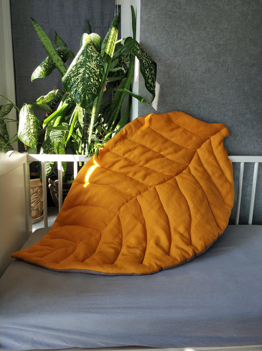 Baby linen leaf play mat mustard - KariStudio