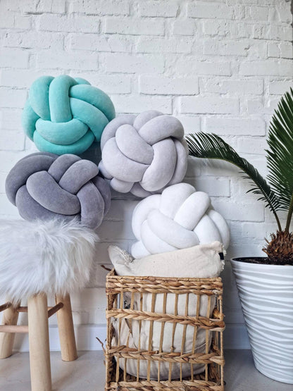 Knot pillow. Throw pillow - KariStudio