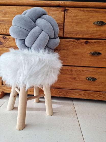 Knot pillow. Throw pillow - KariStudio