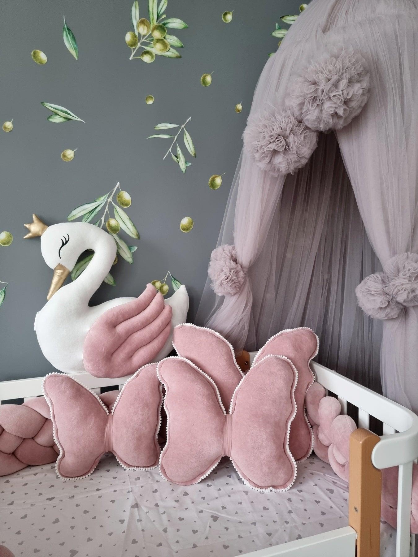 Swan baby clearance room decor